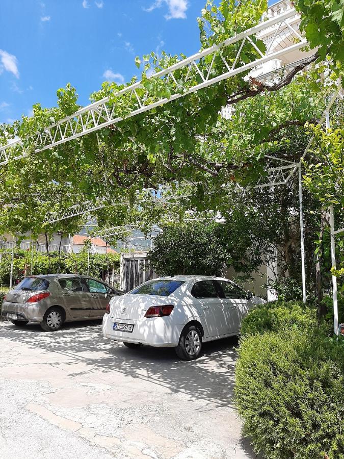 Apartments And Rooms With Parking Space Kastel Stafilic, Kastela - 18673 Luaran gambar
