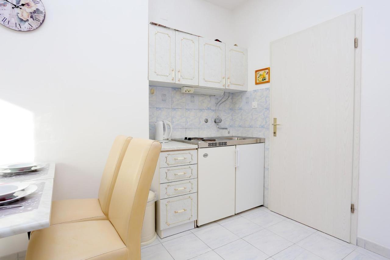 Apartments And Rooms With Parking Space Kastel Stafilic, Kastela - 18673 Luaran gambar