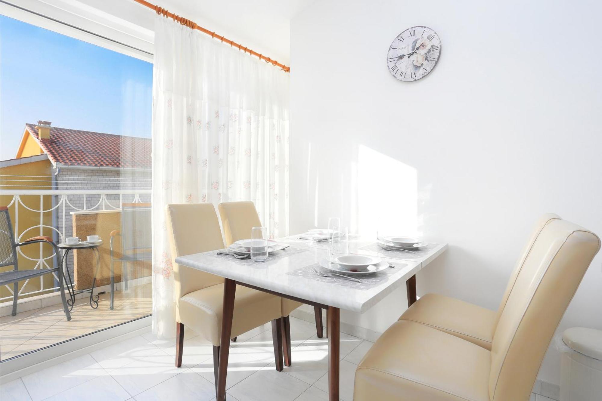 Apartments And Rooms With Parking Space Kastel Stafilic, Kastela - 18673 Bilik gambar