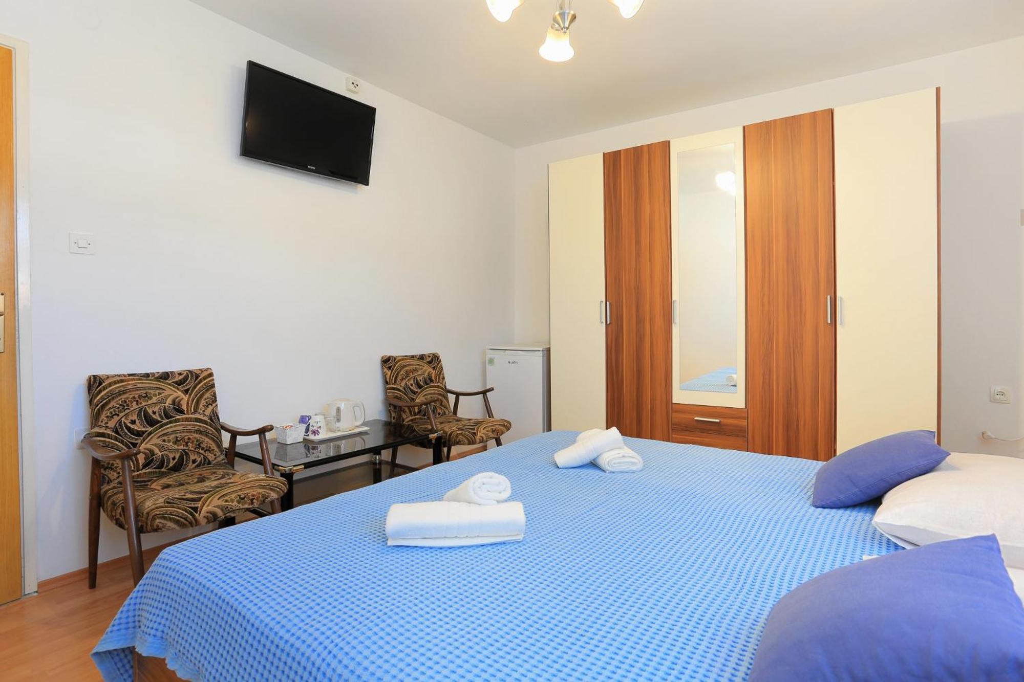 Apartments And Rooms With Parking Space Kastel Stafilic, Kastela - 18673 Bilik gambar